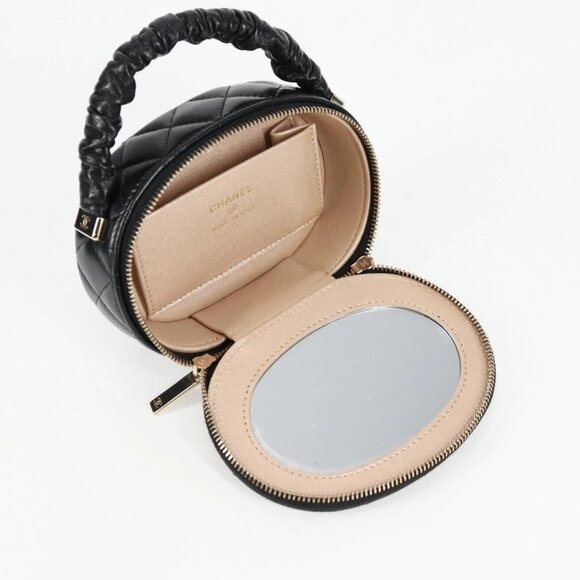 CHANEL Matelasse Pouch Lamb Skin Black Gold CC Auth 132970M - Picture 12 of 16